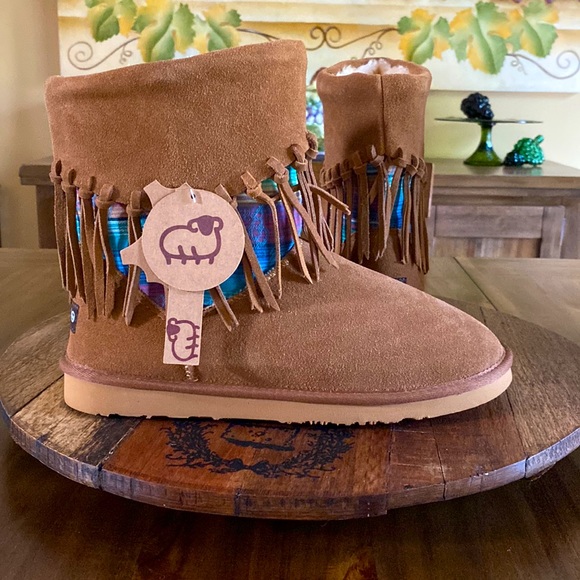 Lamo Shoes - New, beautiful Lamo boots… warm, cozy and stylish!